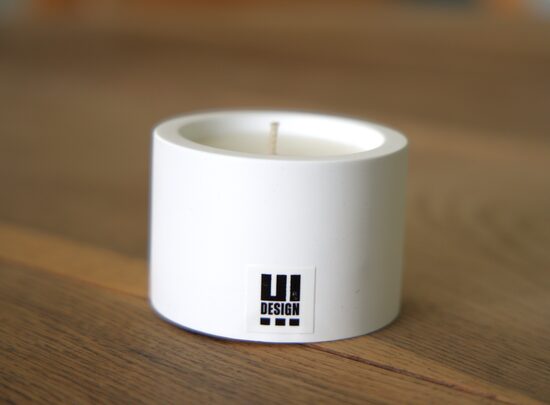 Baltais pieskāriens. Vasara pilnbriedā.